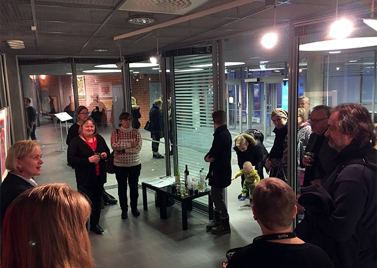 Näyttelyssä Kuvanveistäjä Kari Huhtamo tuo esille taiteilijan näkökulman julkiseen taiteeseen.